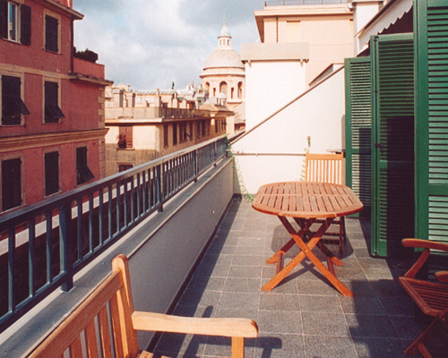 palazzo alessi - un terrazzo con vista sulla cupola della Chiesa di Carignano